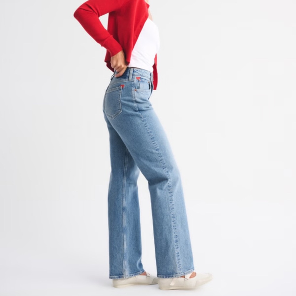 High Rise 90s Relaxed Heart Embroidered Jean